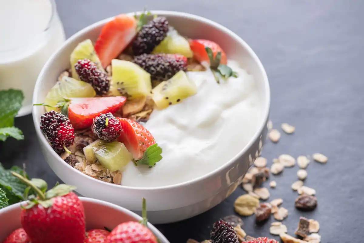 Yogurt Powerhouse: Nutrients & Health Benefits